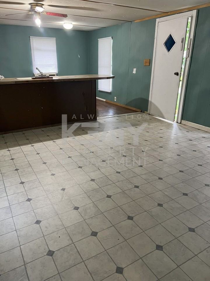 414 Saint Nicholas St - Photo 2 of 7