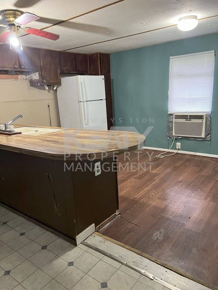 414 Saint Nicholas St - Photo 3 of 7