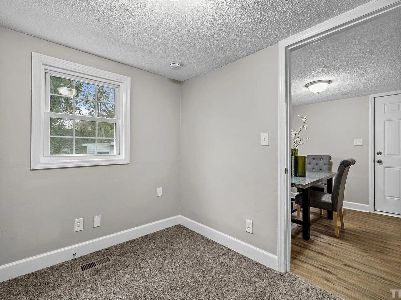 524 Branch St - Photo 3 of 15