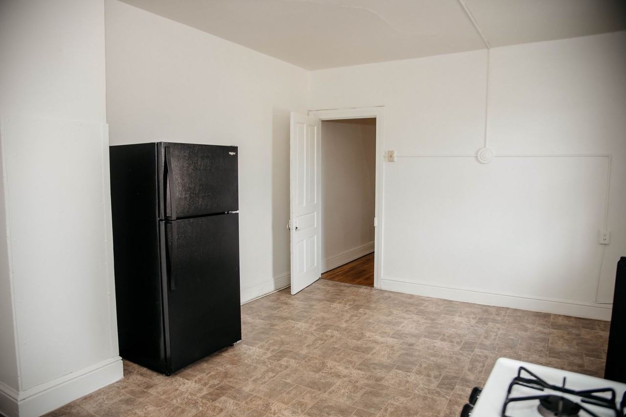 274 Jefferson Ave. - Photo 3 of 18