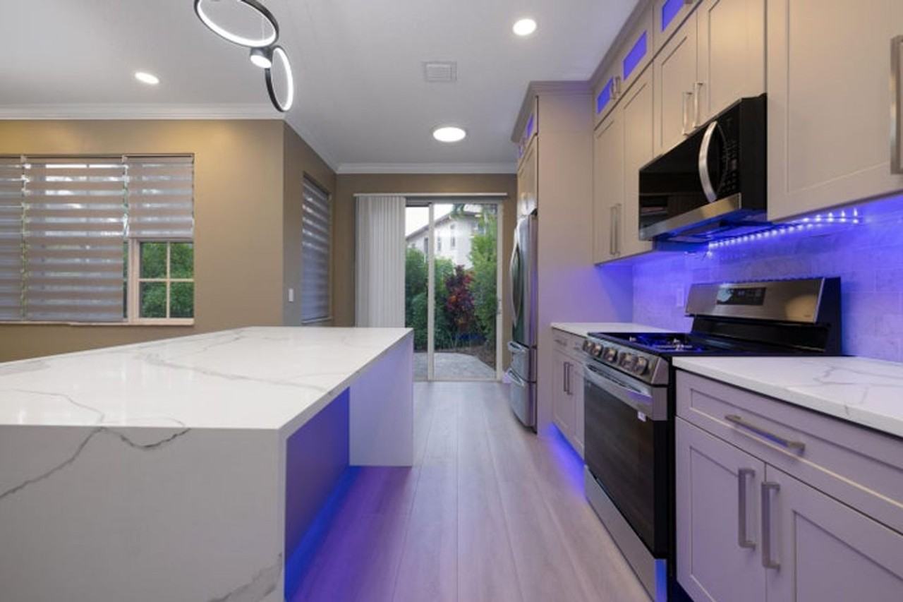 555 Tomahawk Ct - Photo 2 of 28