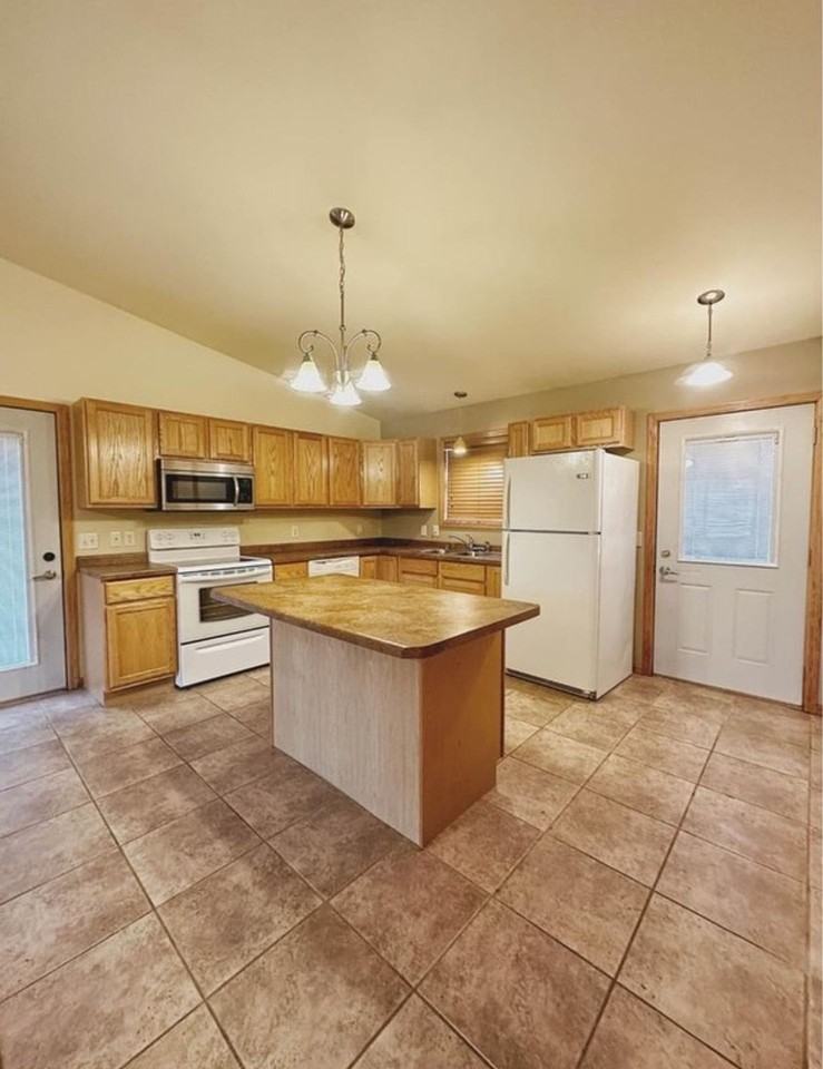 140 Michael Street - Photo 3 of 5