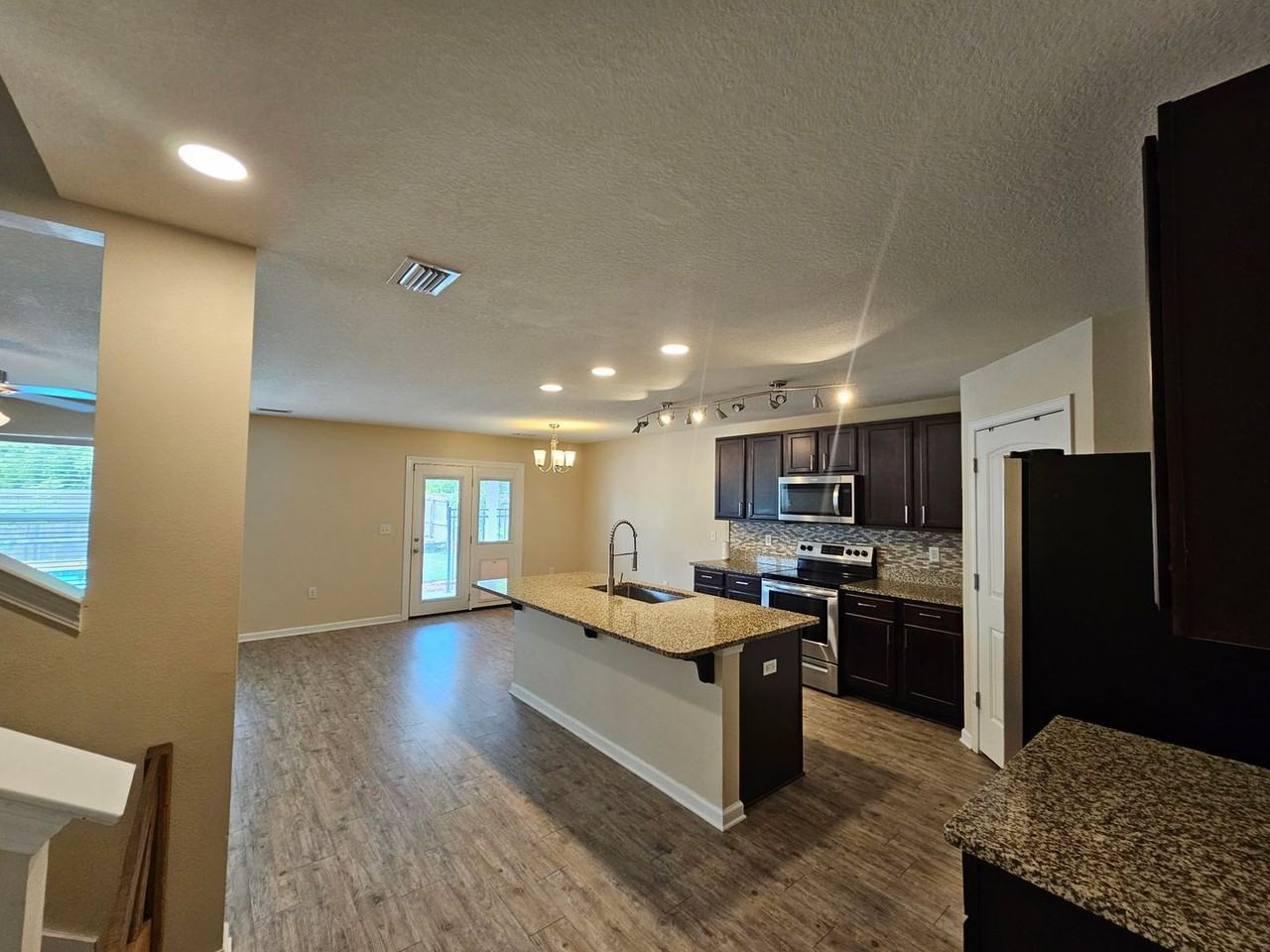 4707 Windsor Park Ln - Photo 6 of 33