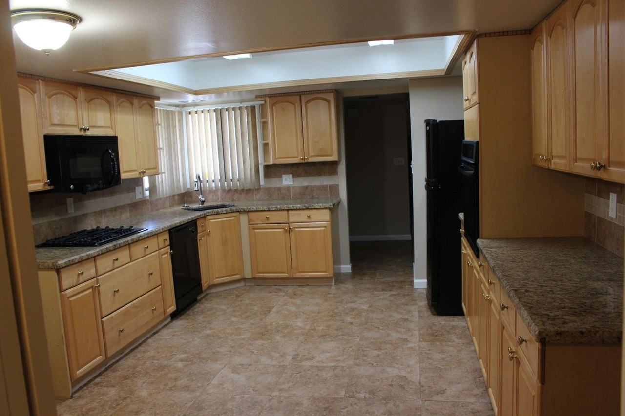 1715 E Manhatton Dr - Photo 7 of 38