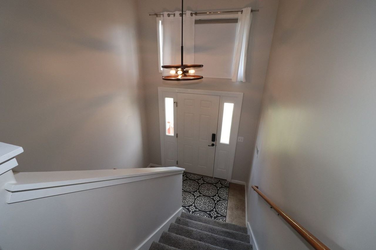 2711 Sage Ct - Photo 3 of 34