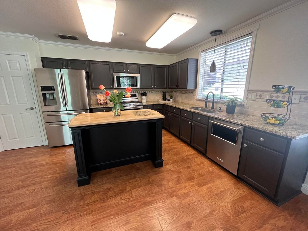 1936 Hillock Ct - Photo 4 of 17