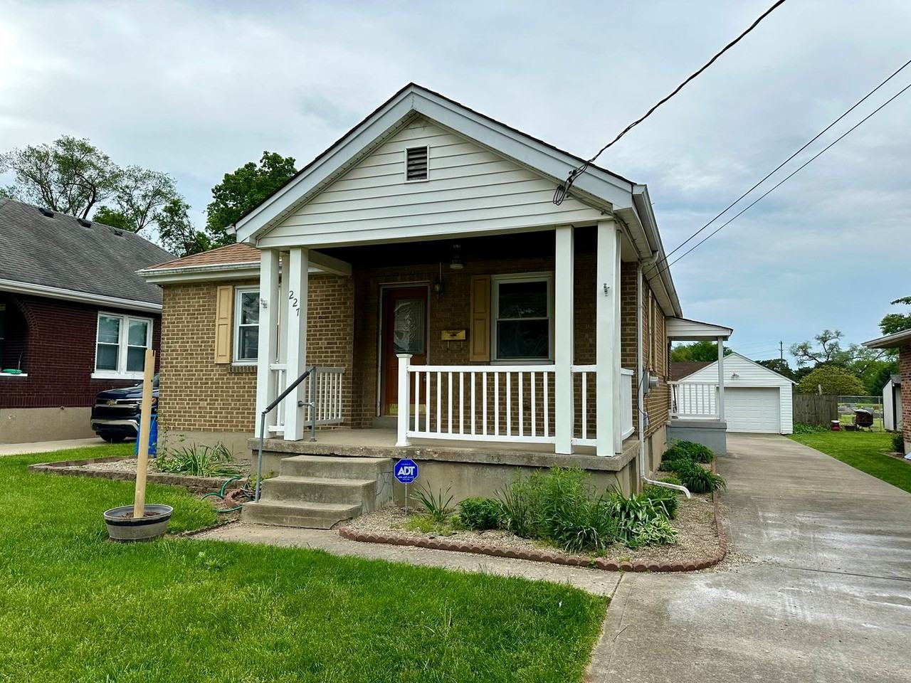 227 Bernard Ave - Photo 2 of 24