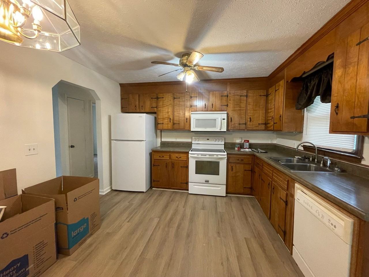 1302 Wisecarver Rd - Photo 3 of 10