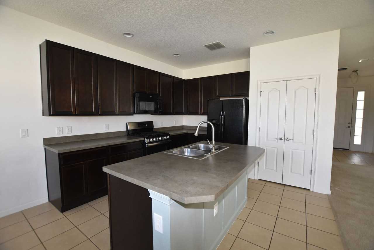 2279 Sabastian St - Photo 2 of 32