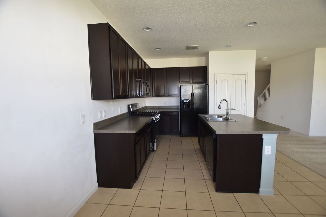 2279 Sabastian St - Photo 3 of 32