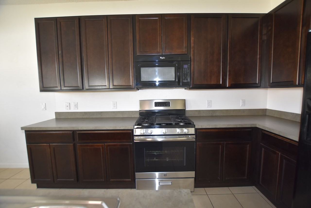 2279 Sabastian St - Photo 5 of 32