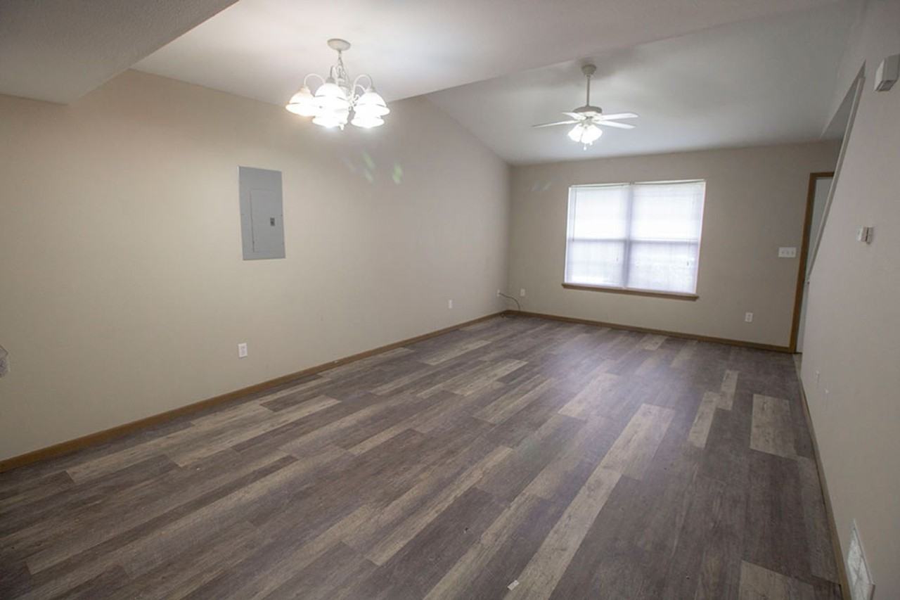 1503 Greensboro Dr - Photo 4 of 23