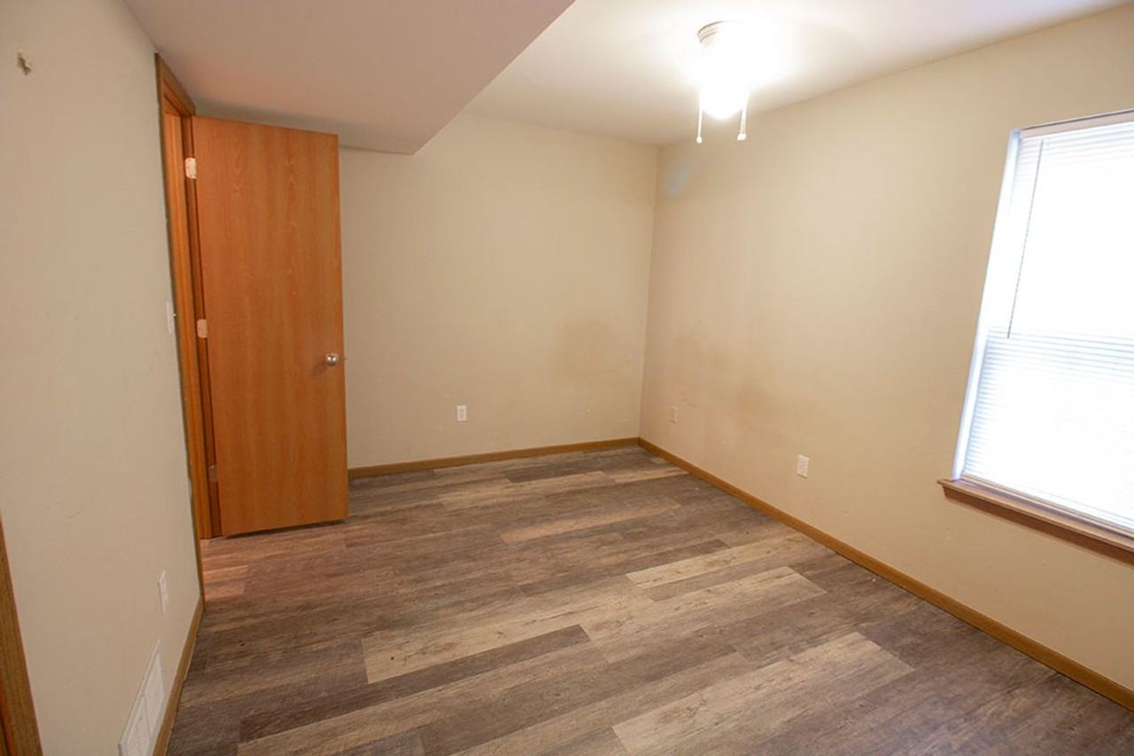 1503 Greensboro Dr - Photo 5 of 23