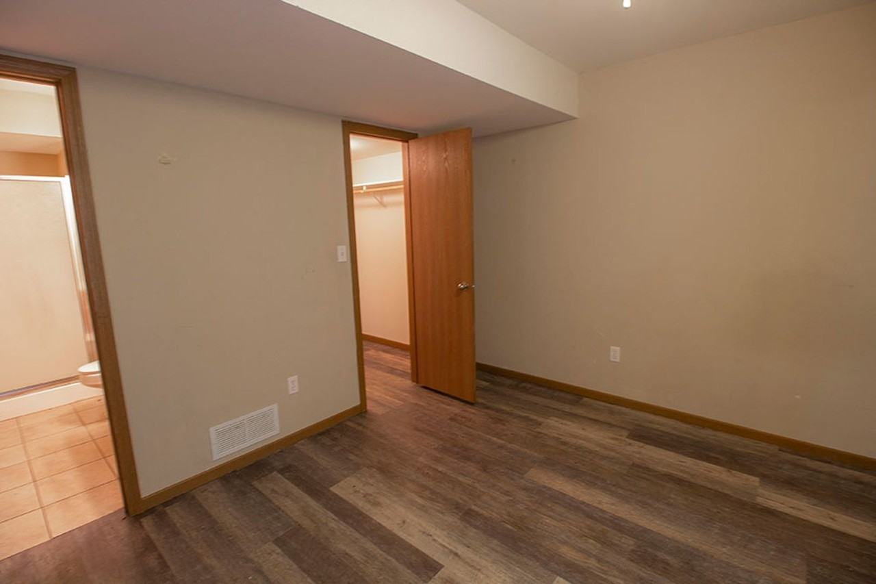 1503 Greensboro Dr - Photo 6 of 23