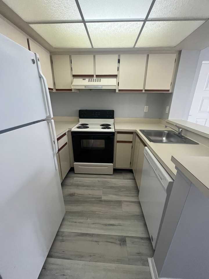 752 Executive Center Dr #110