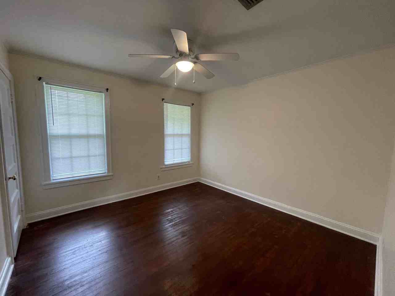 216 Pennsylvania Ave - Photo 5 of 10