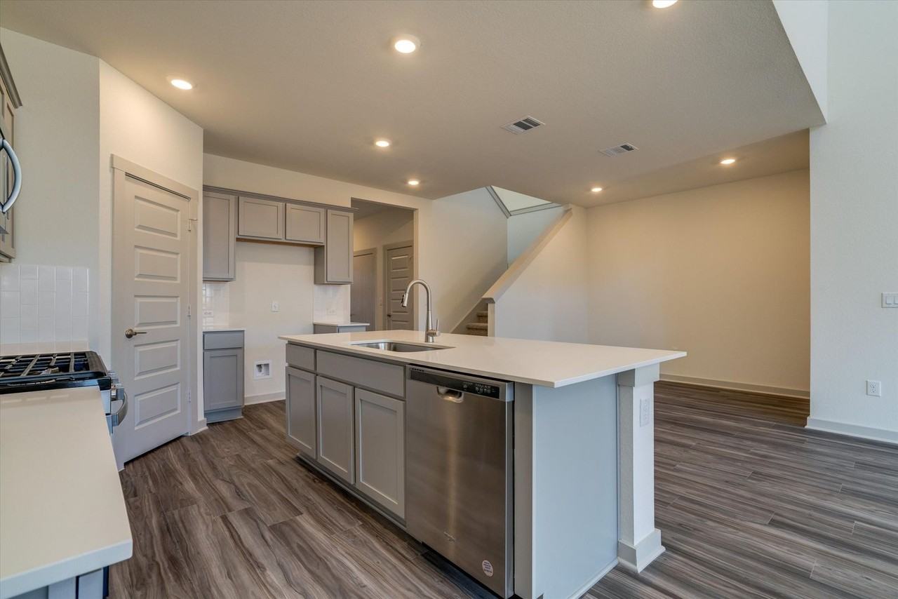 200 Cupreata Ln - Photo 5 of 22