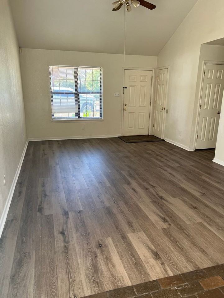 633 Vine St - Photo 3 of 9