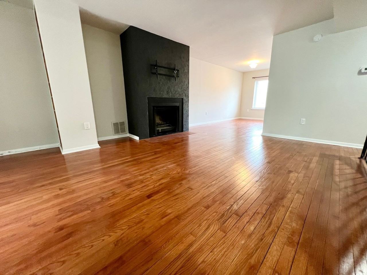 2115 Arch St #B - Photo 2 of 24