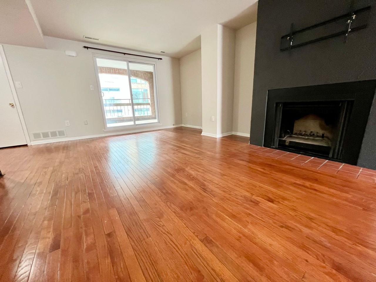 2115 Arch St #B - Photo 3 of 24