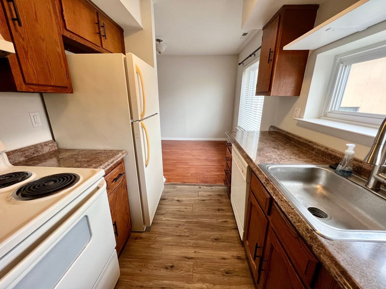 2115 Arch St #B - Photo 7 of 24