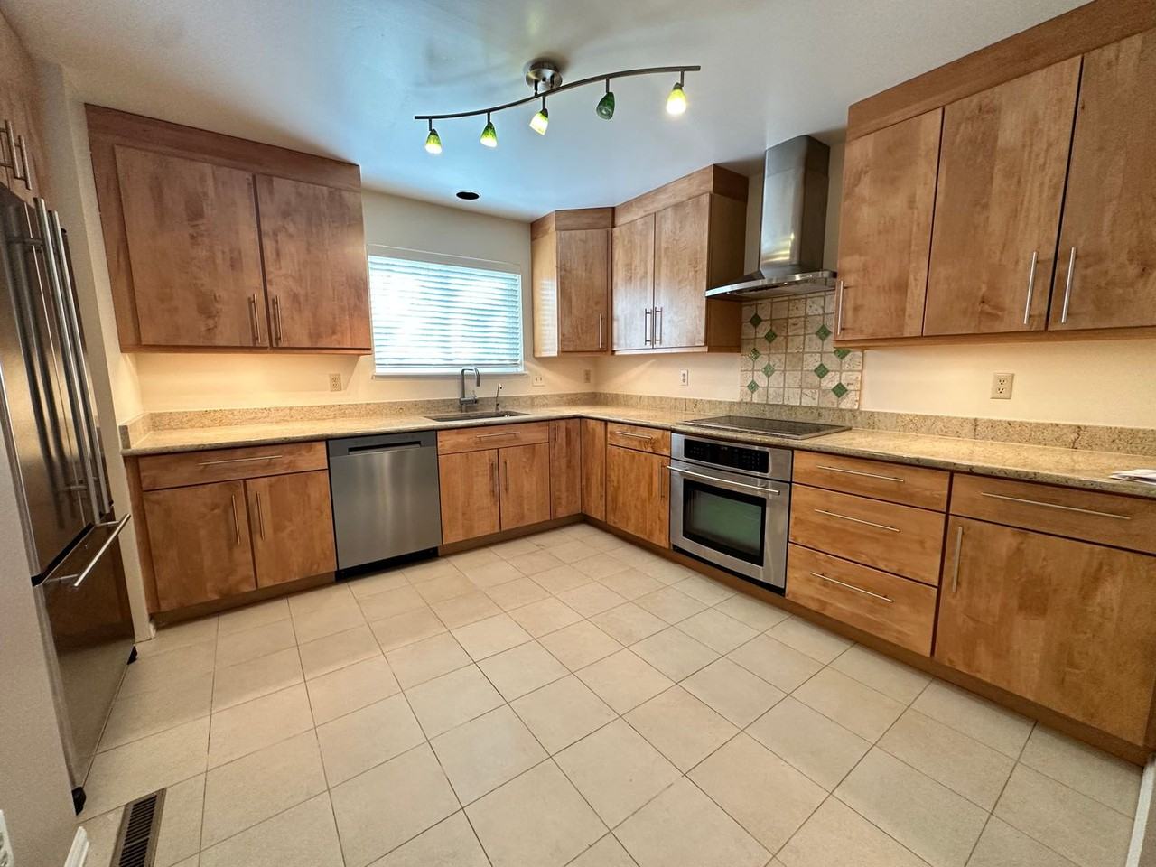 103 Mineola Ct - Photo 4 of 44