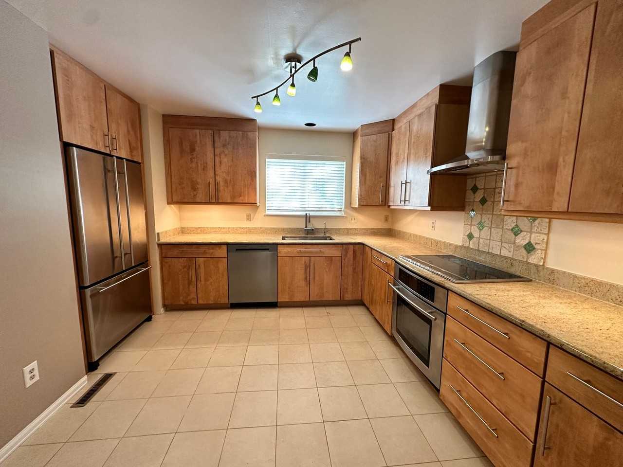 103 Mineola Ct - Photo 5 of 44