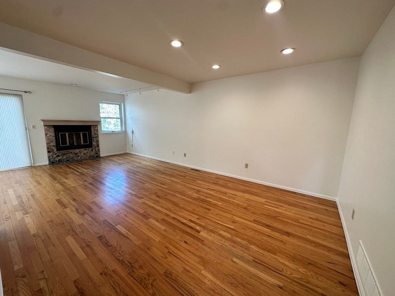 103 Mineola Ct - Photo 6 of 44