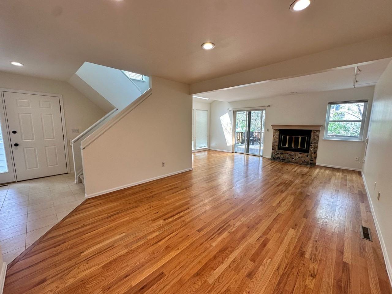 103 Mineola Ct - Photo 7 of 44