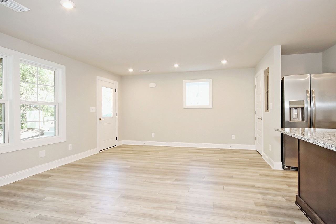 2429 Anlee Rd - Photo 3 of 14