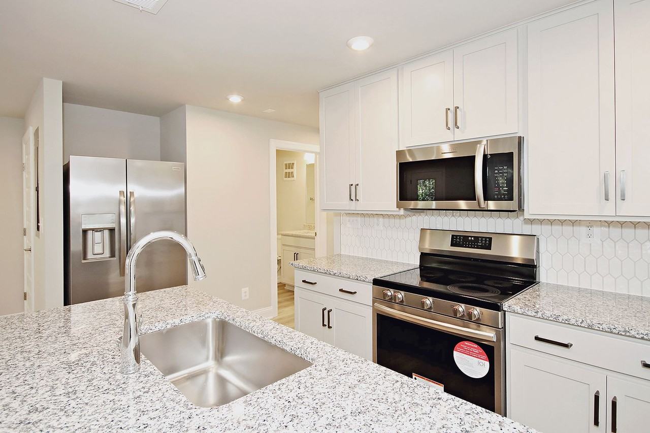 2431 Anlee Rd - Photo 2 of 14