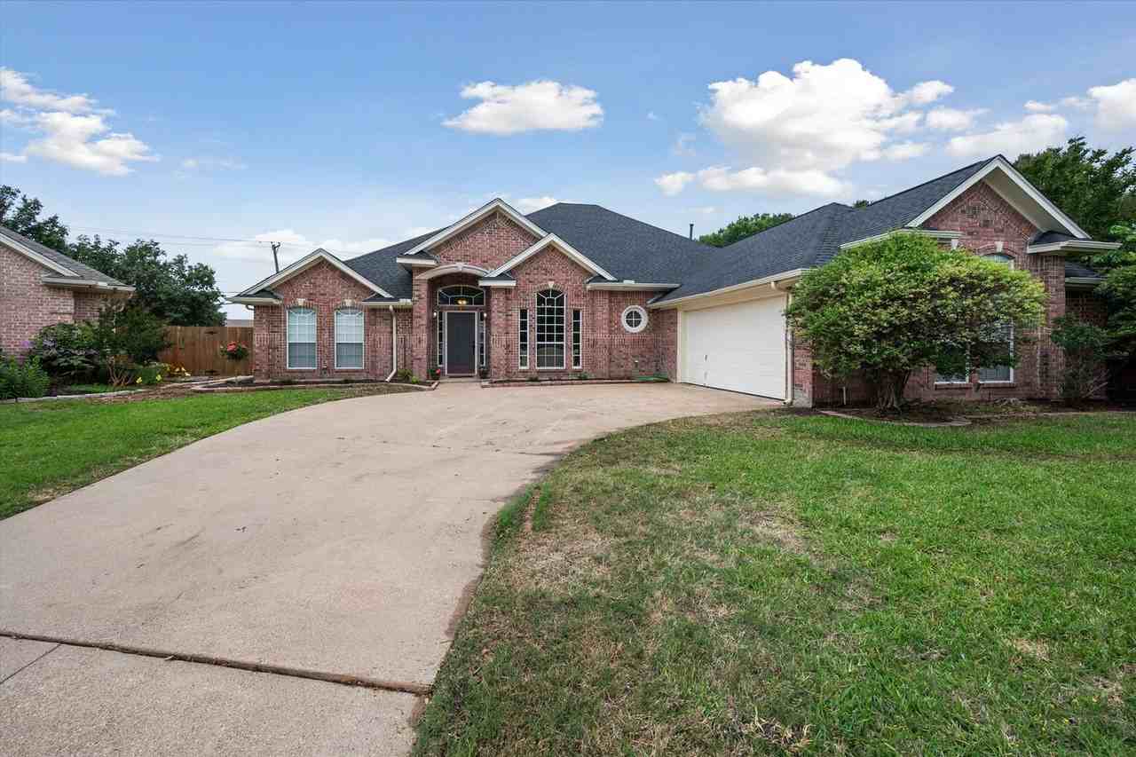 3 Savoy Ct - Photo 2 of 36