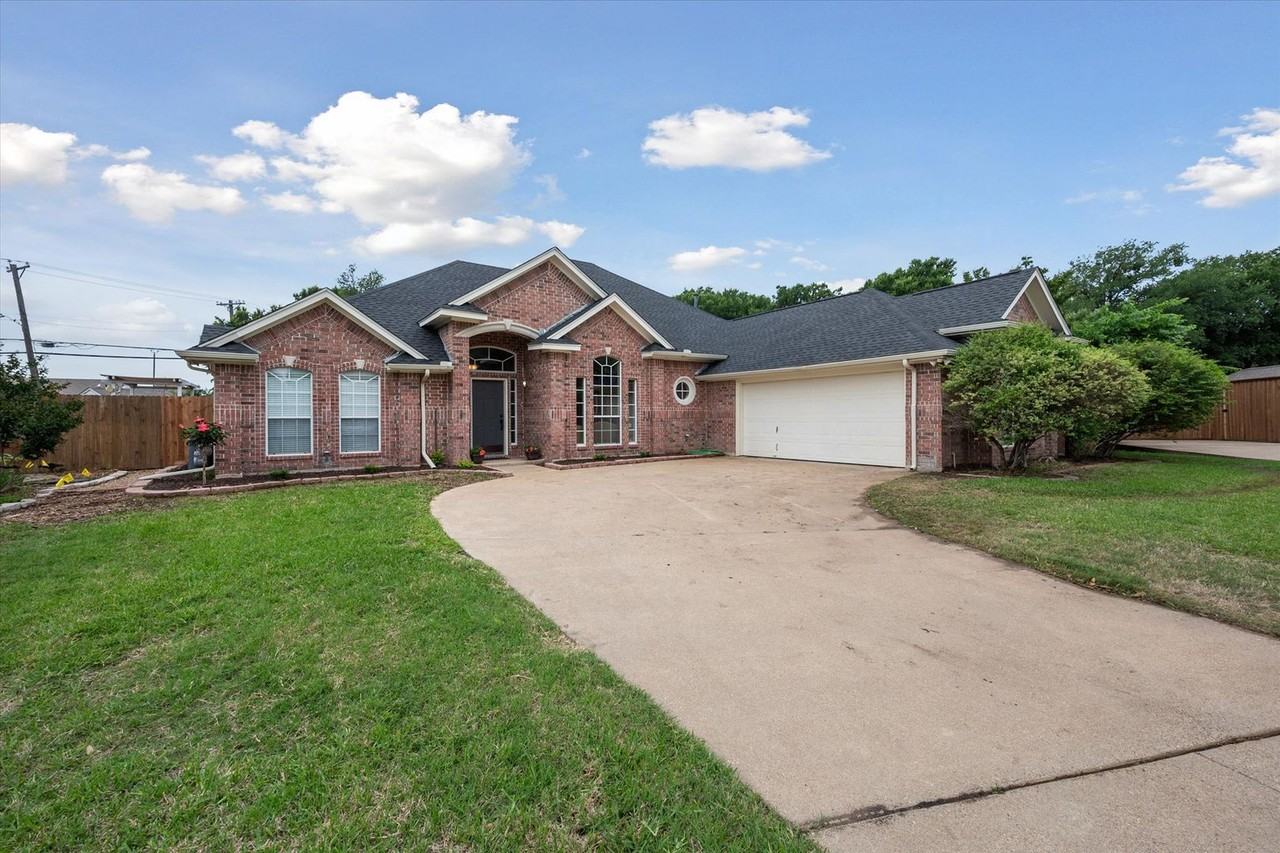 3 Savoy Ct - Photo 3 of 36