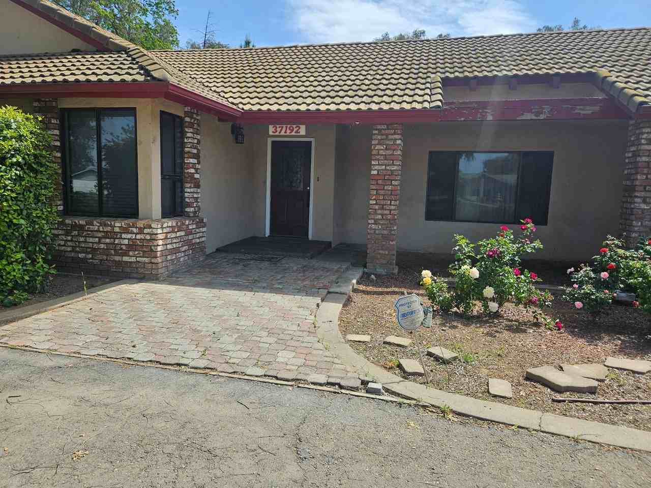 37192 Kensington Dr - Photo 2 of 23