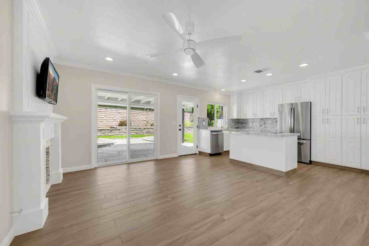 630 N Colfax St - Photo 5 of 25