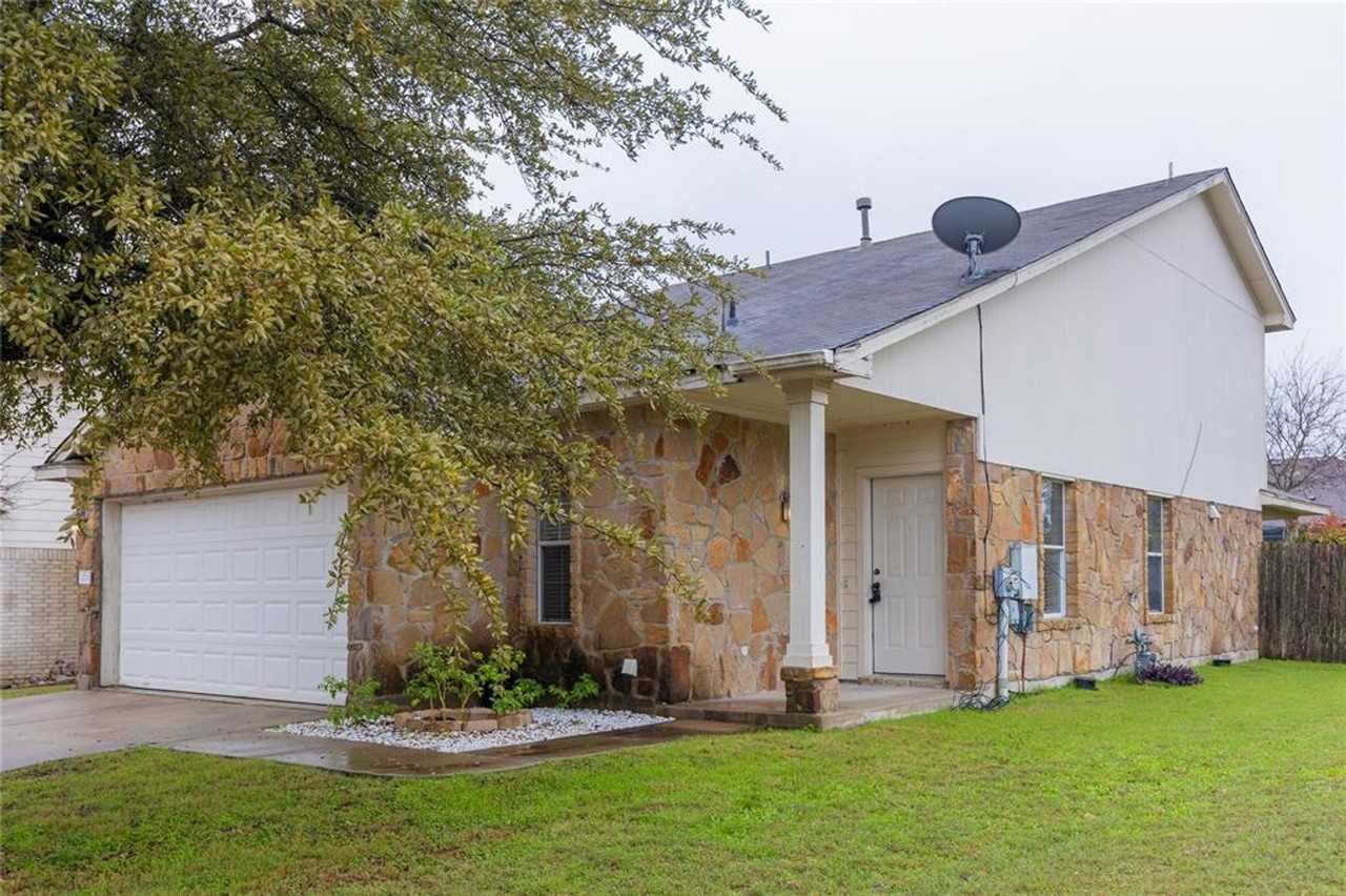 1701 Golden Sunrise Ln - Photo 2 of 25