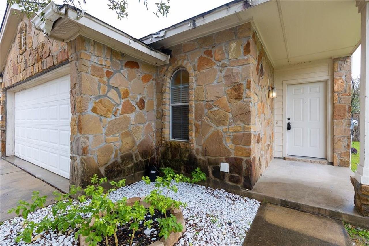 1701 Golden Sunrise Ln - Photo 3 of 25