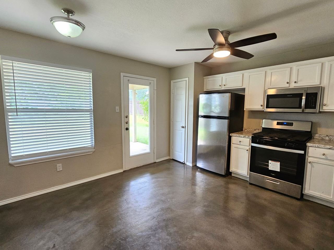 1701 Golden Sunrise Ln - Photo 6 of 25