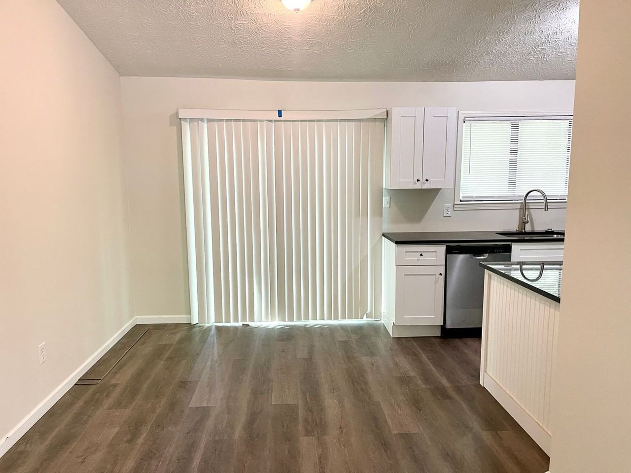 5165 Fairforest Dr - Photo 2 of 18