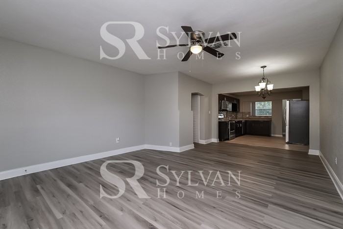 1161 Russell St - Photo 3 of 16