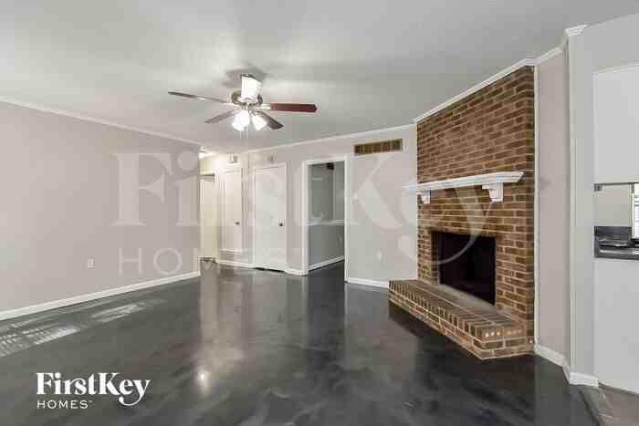 3899 Laurelhill Ln - Photo 3 of 15