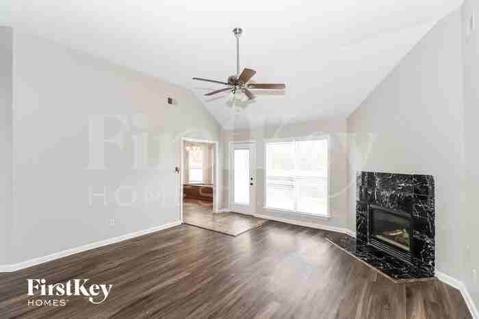 1976 Chartridge Dr - Photo 3 of 15