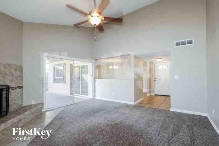 6422 W Eva St - Photo 3 of 14