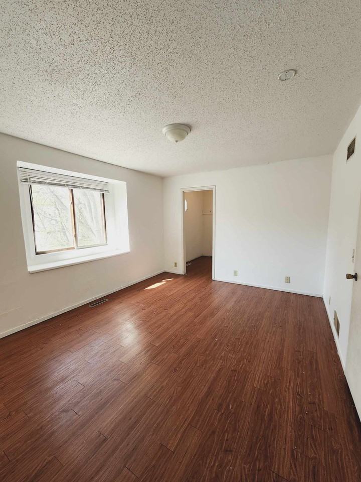 265 Stevens St W #2 - Photo 7 of 15