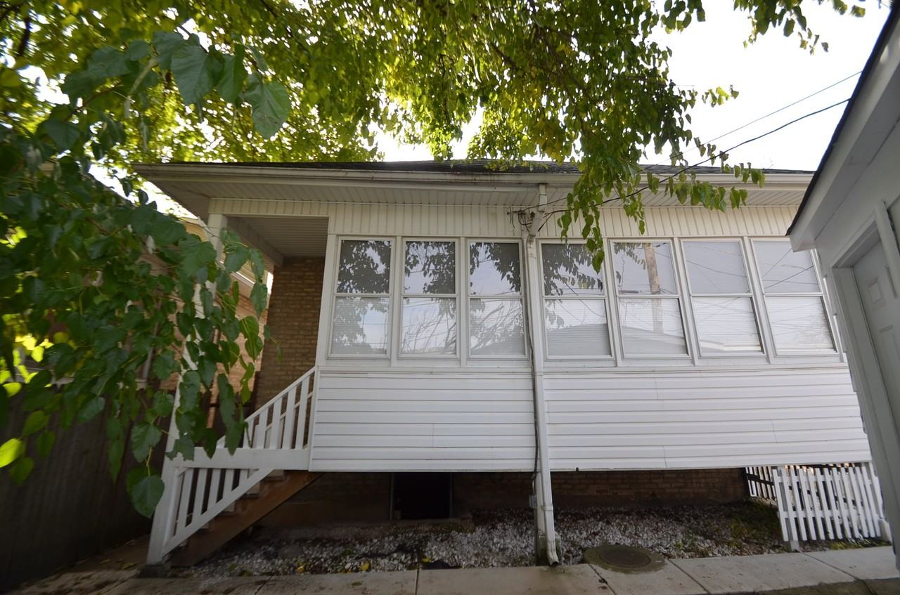1746 W Beverly Glen Pkwy - Photo 2 of 9
