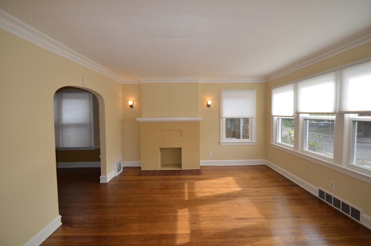 1746 W Beverly Glen Pkwy - Photo 3 of 9