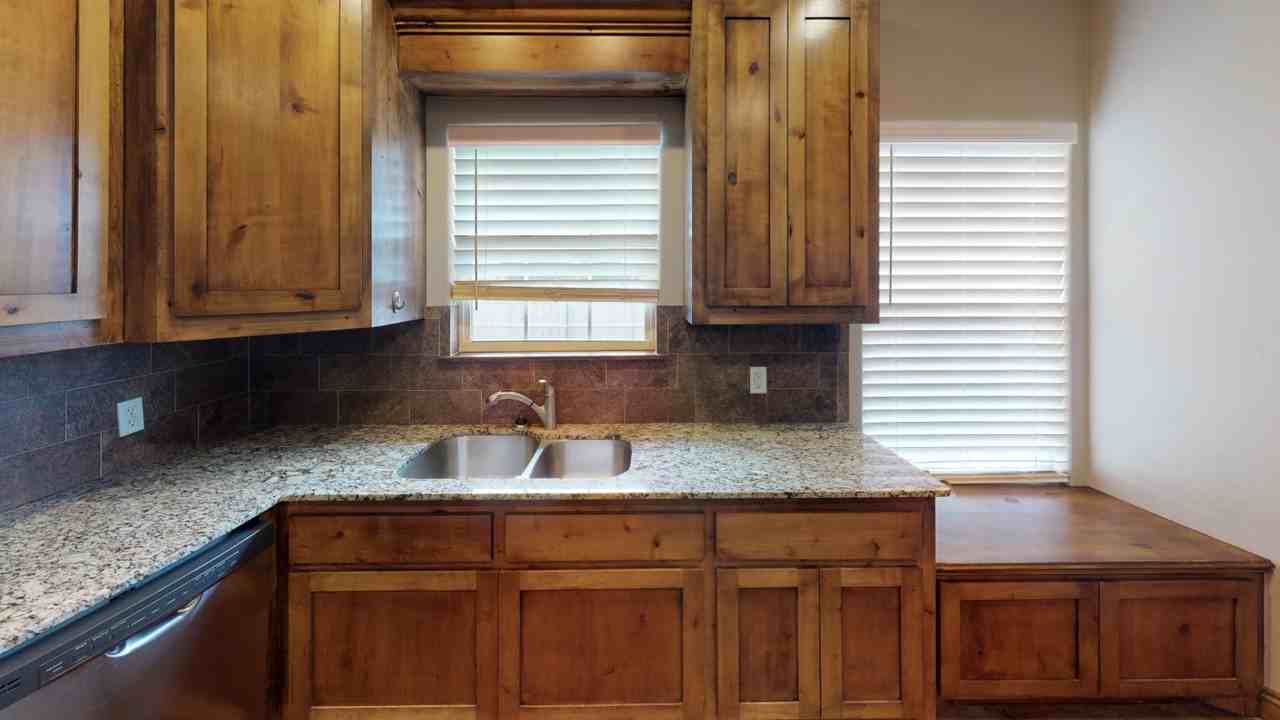 11201 Ne Marigold Ln #1 - Photo 7 of 30