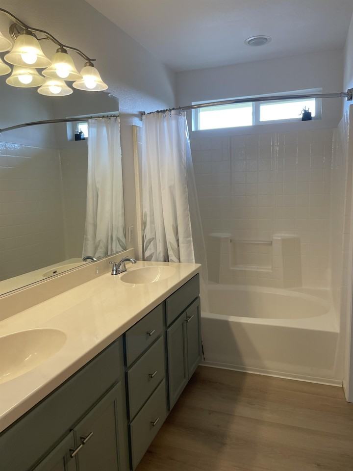 1635 Hamlet Ln #1 - Photo 5 of 35