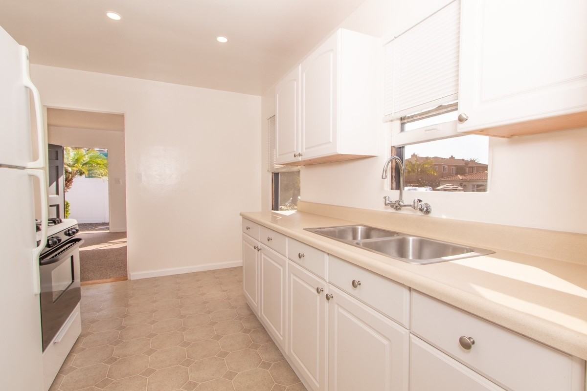 826 Diamond St - Photo 7 of 15
