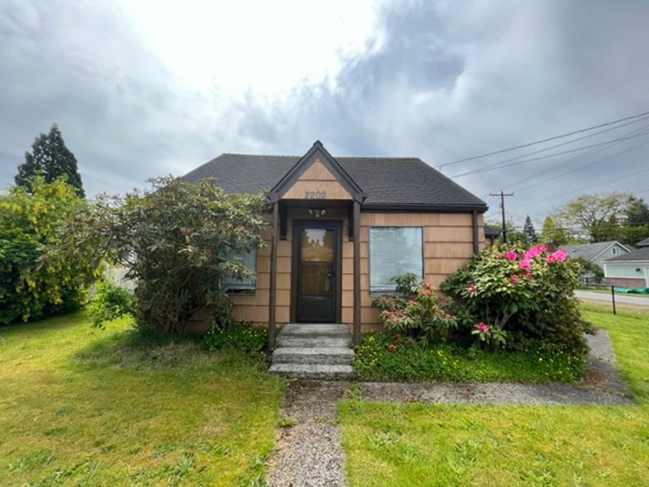 2202 Columbia Ave - Photo 2 of 32